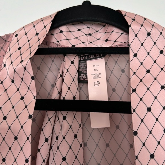 Robe - Picture 3 of 5